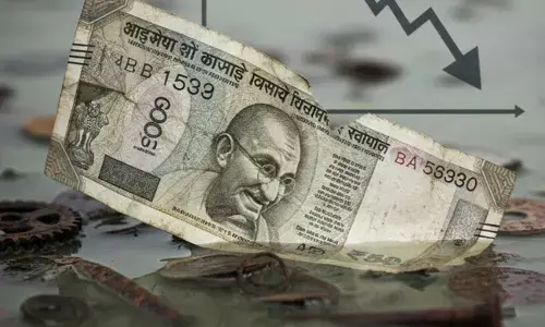 Rupee falls 17 paise to 95.43 against US dollar in early trade