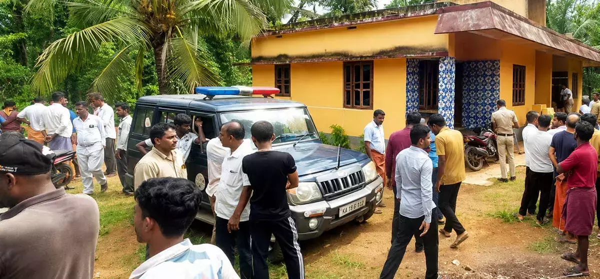 Karnataka: Man kills wife, ends life over domestic dispute