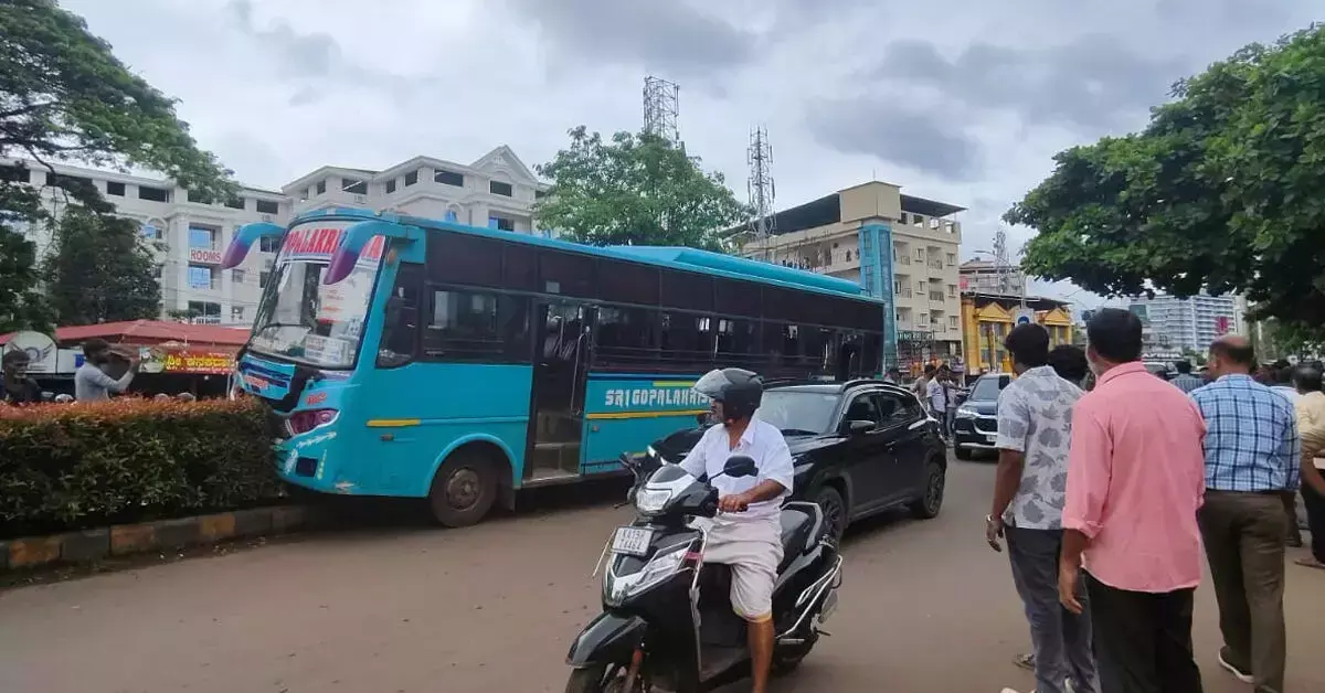 Mluru: Private bus climbs road divider in Ullal as driver’s blood pressure falls; no casualty reported