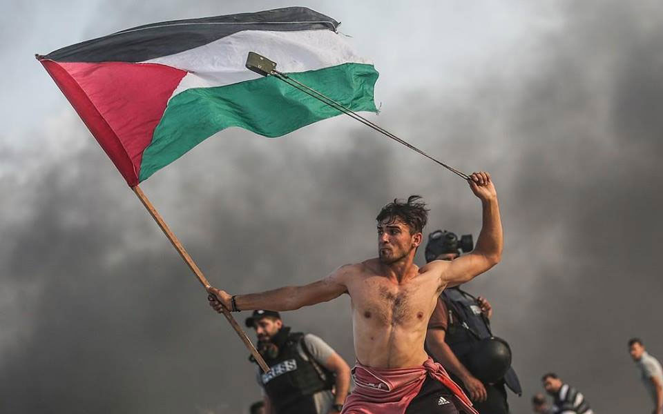 Iconic image of Palestinian protester in Gaza goes viral